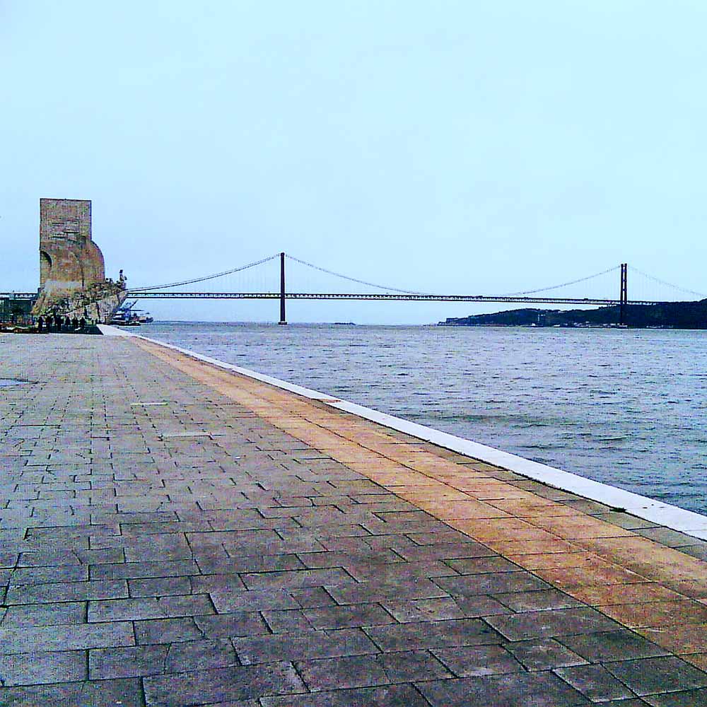 Monument des découvertes et pont du 25 Avril, Lisbonne, Portugal